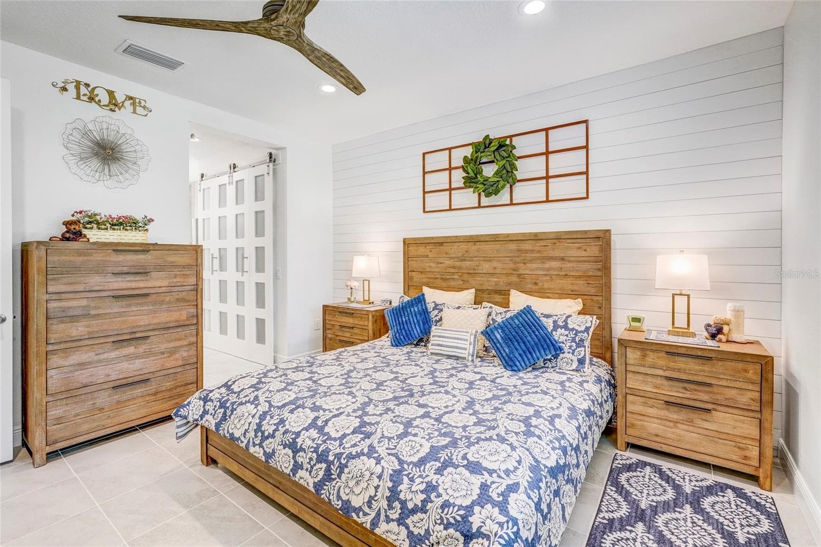 Spacious Master Suite - 10233 LAKE WALES CIR, SARASOTA