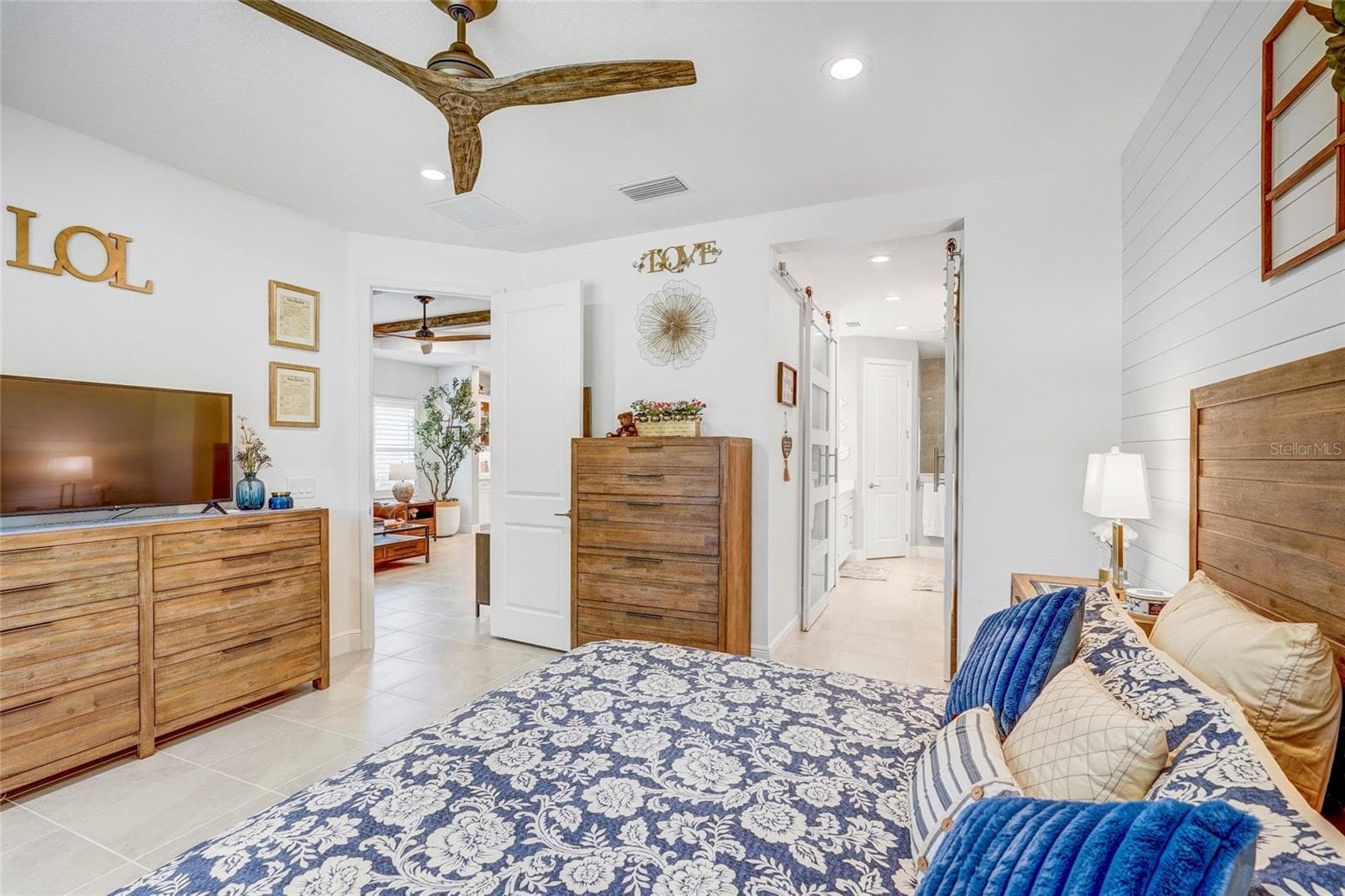 Upgraded Features - 10233 LAKE WALES CIR, SARASOTA