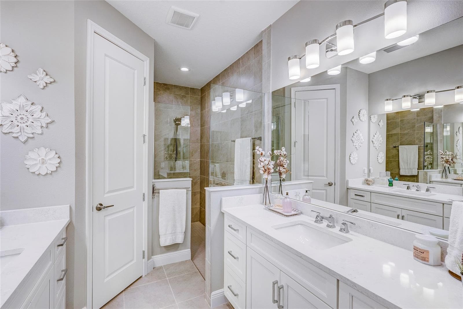 Quartz Counters w/ Lots of Vanity Drawers - 10233 LAKE WALES CIR, SARASOTA