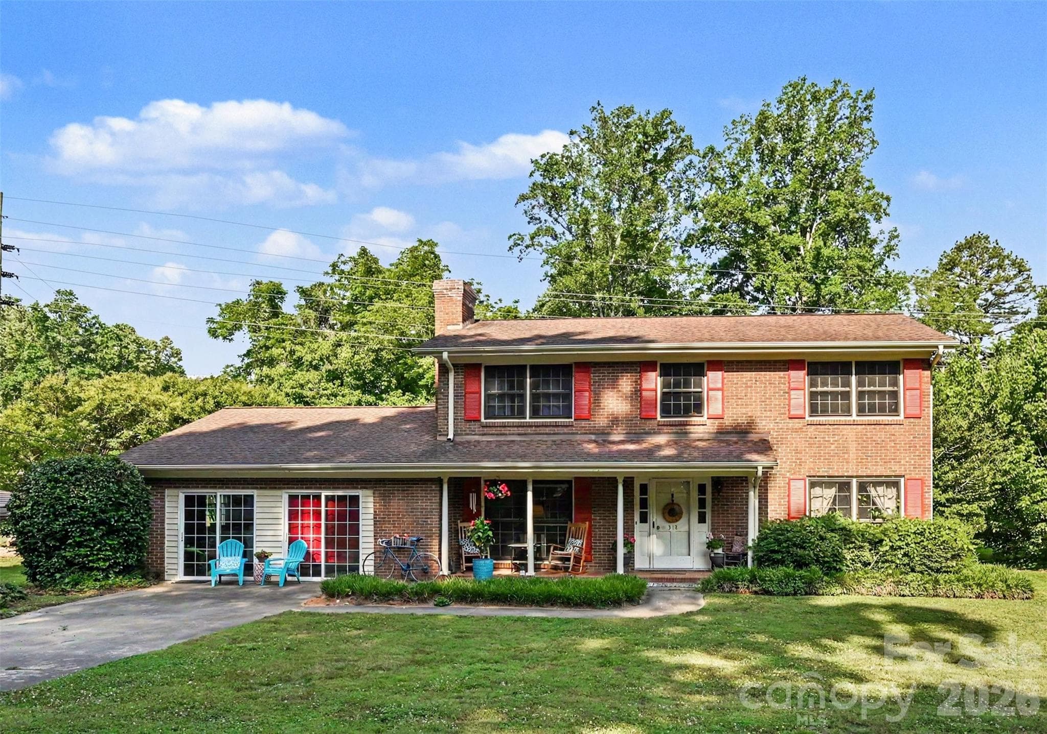 This traditional 2-story is located in a desirable neighborhood convenient to Uptown Shelby and Cleveland Country Club. - Shelby