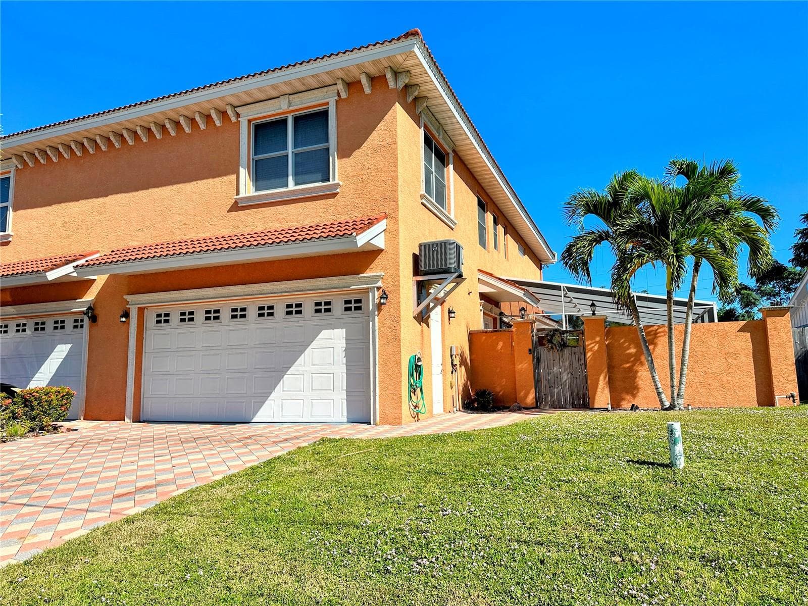 Duplex at 2119 & 2125 MONTCLAIR DR #1 & 2, SARASOTA, photo 9 of 59