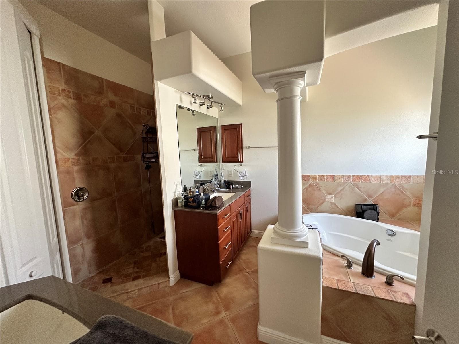 2119 Montclair - 2119 & 2125 MONTCLAIR DR #1 & 2, SARASOTA