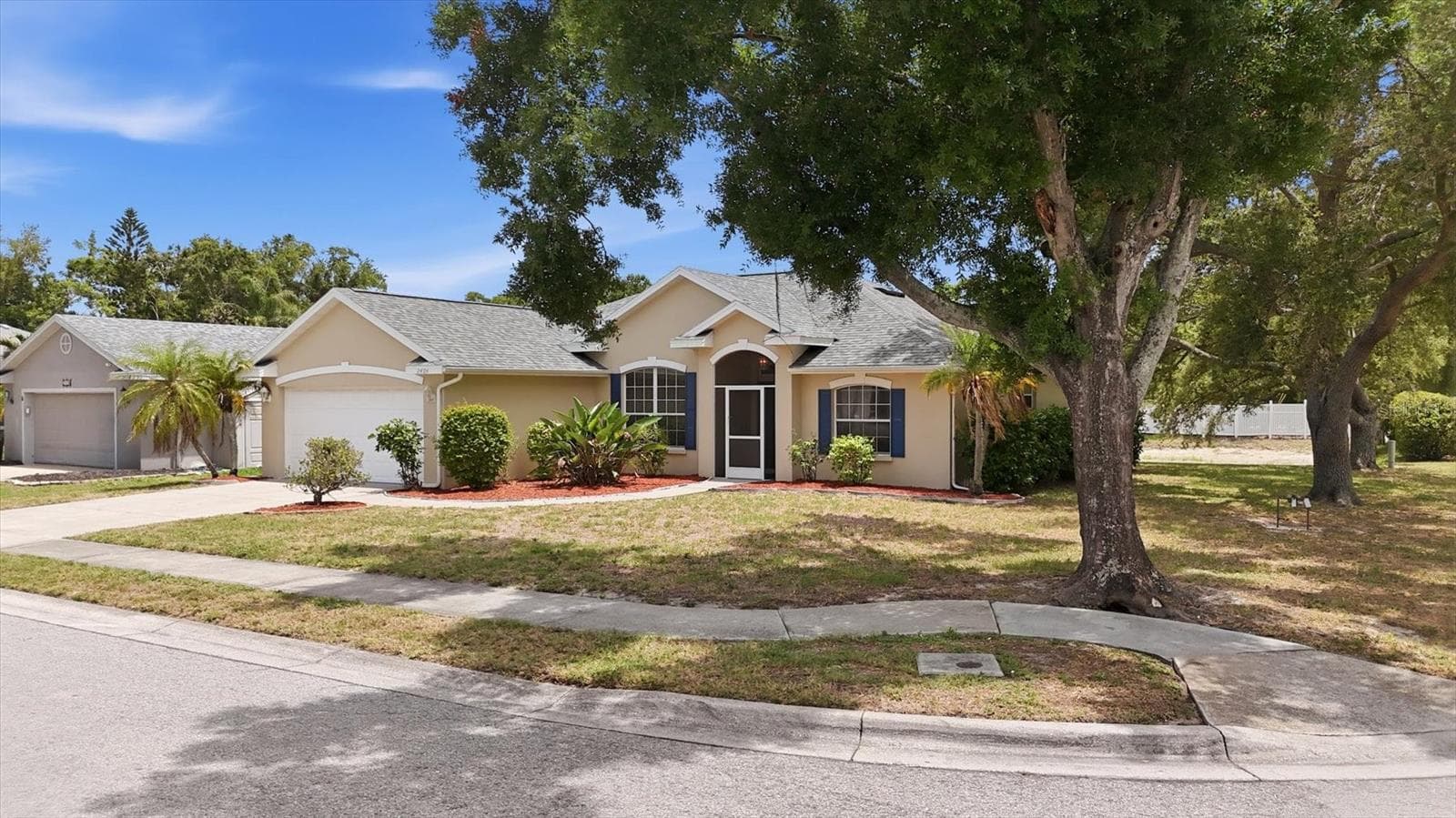 Situated on corner lot - 2404 50TH DR E, BRADENTON