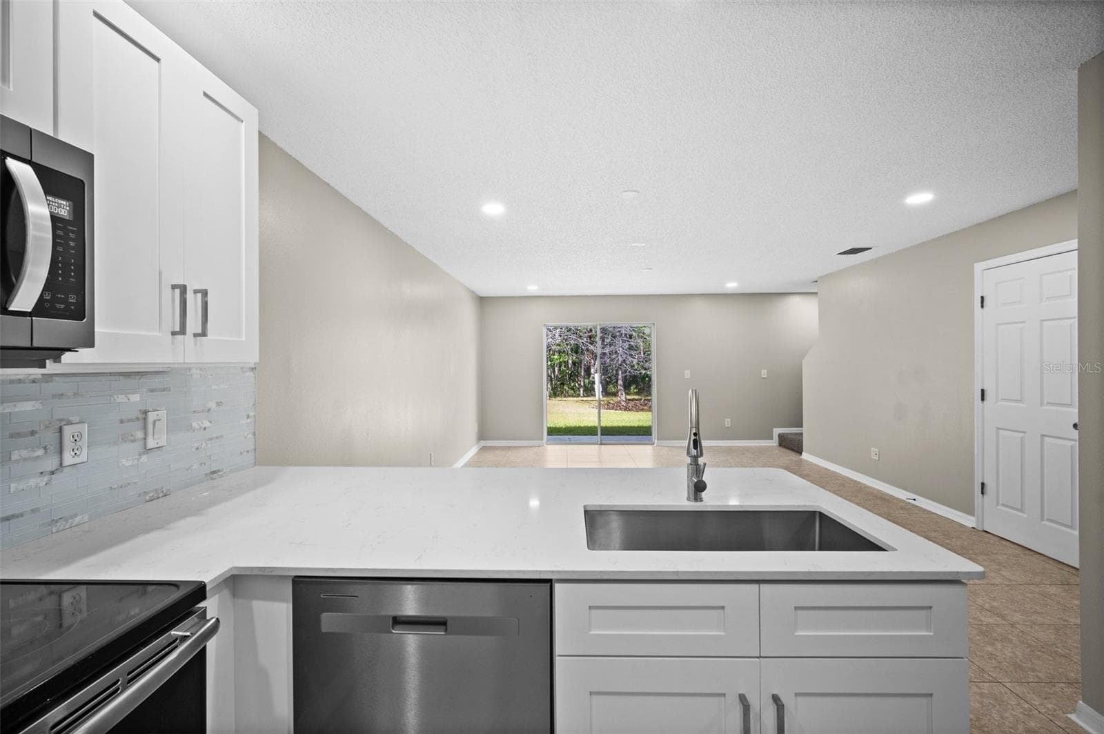 New countertops - 4535 WINDING RIVER WAY, LAND O LAKES