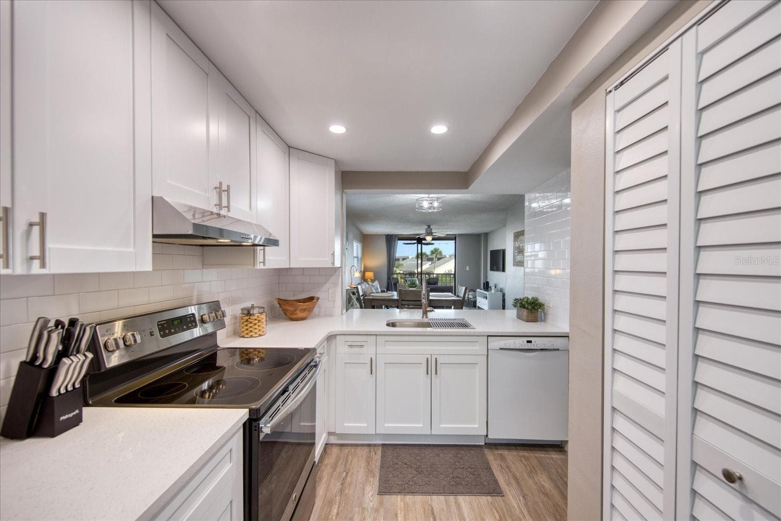 Condominium at 1324 PASADENA AVE S #201, SOUTH PASADENA, photo 7 of 36