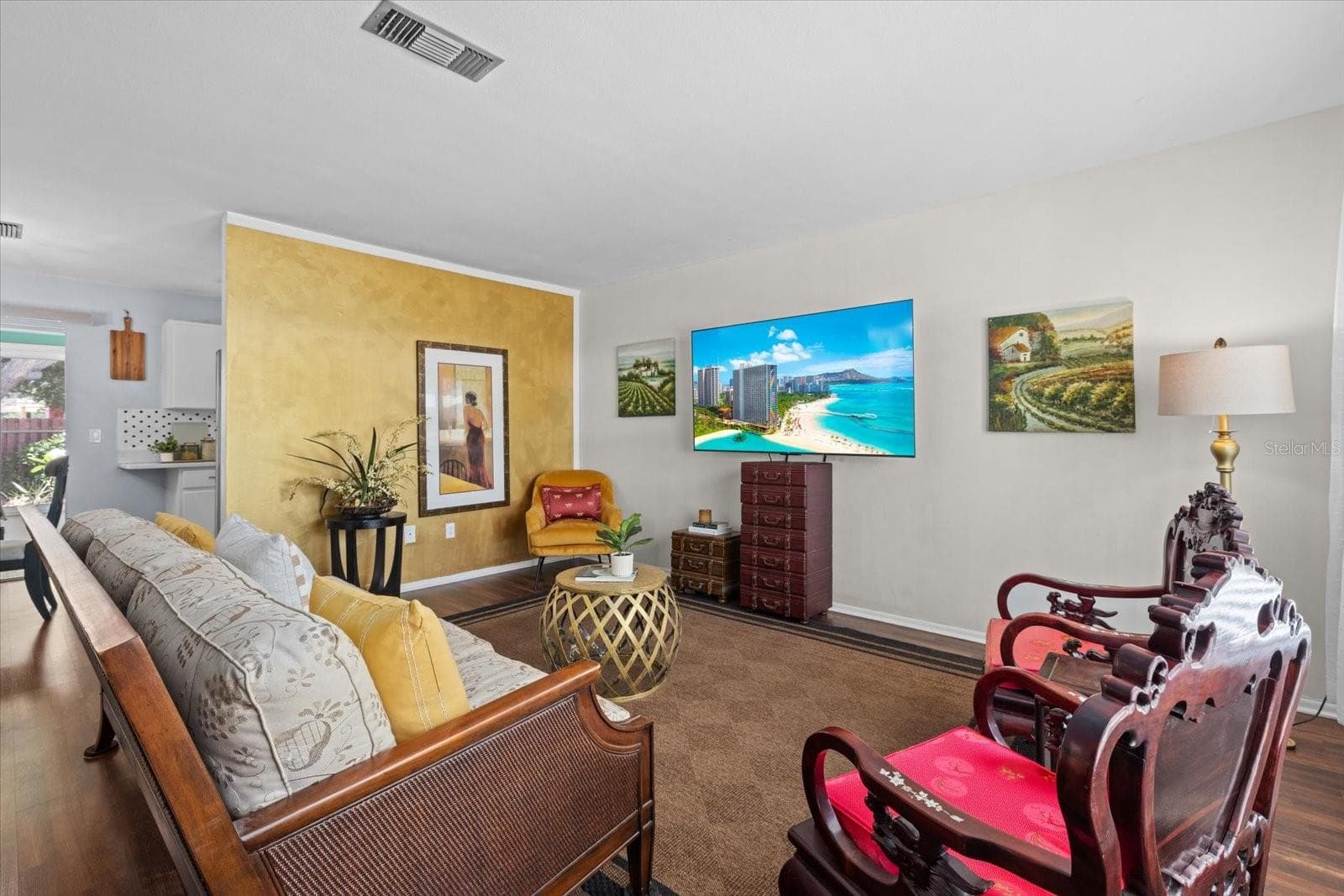 Spacious open living room - 4305 CHINABERRY CIR, BRADENTON
