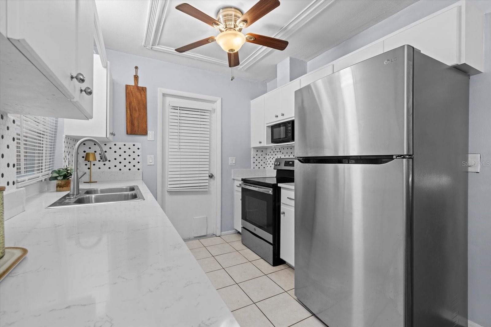 Single Family Residence at 4305 CHINABERRY CIR, BRADENTON, photo 12 of 43