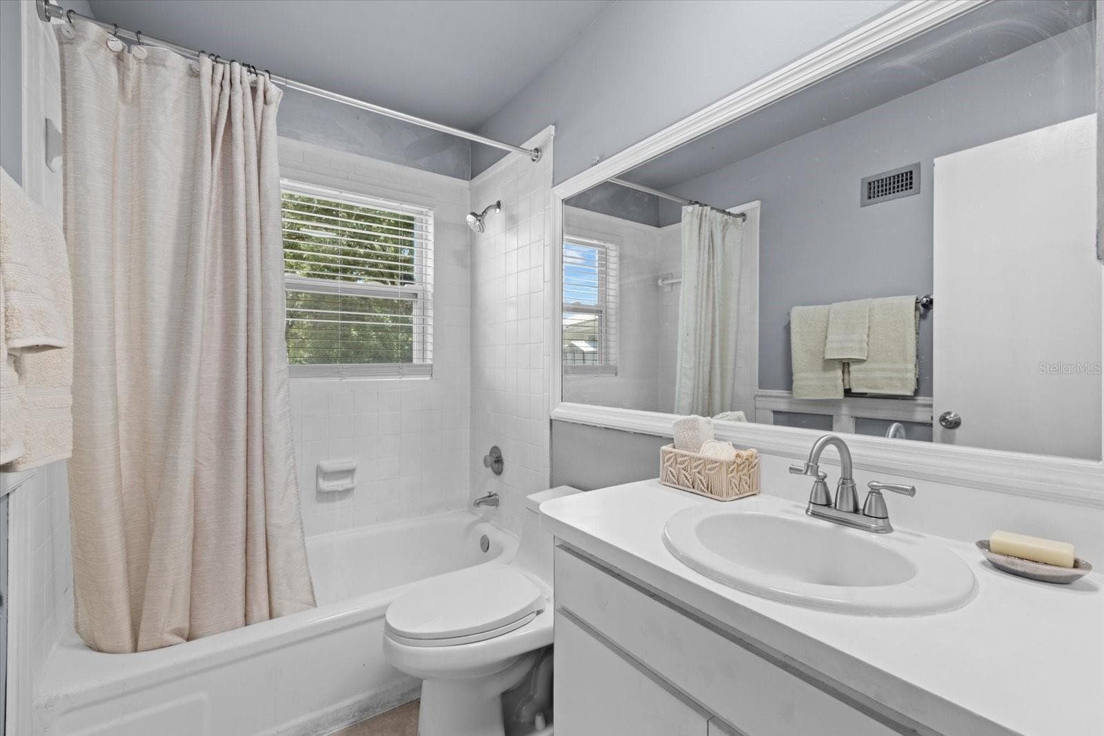 Single Family Residence at 4305 CHINABERRY CIR, BRADENTON, photo 15 of 43
