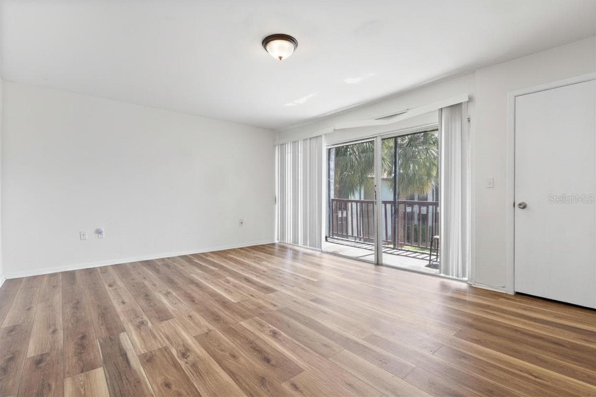 Condominium at 3840 N LAKE DR #125, TAMPA, photo 3 of 16