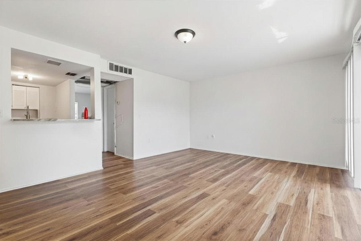 Condominium at 3840 N LAKE DR #125, TAMPA, photo 4 of 16