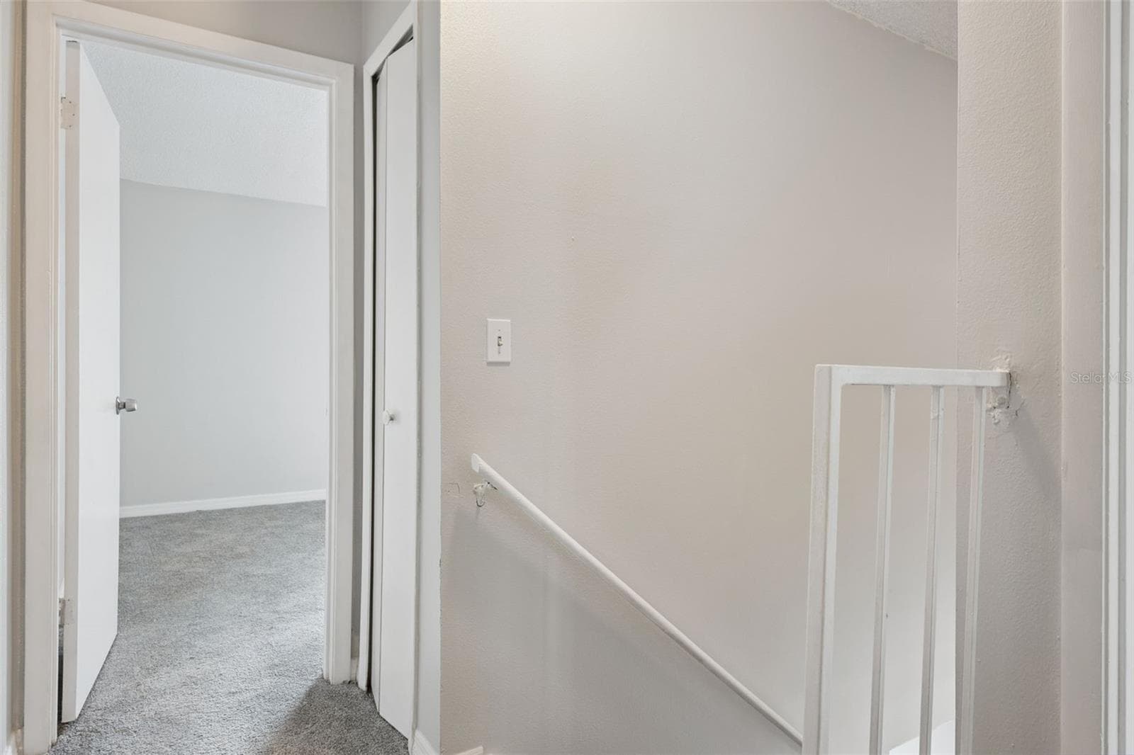 Landing between bedrooms upstairs - 2889 WAREHAM CT, CASSELBERRY