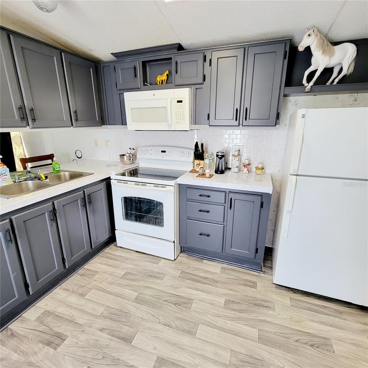 Manufactured Home at 14626 MCGRADY RD, WIMAUMA, photo 9 of 19