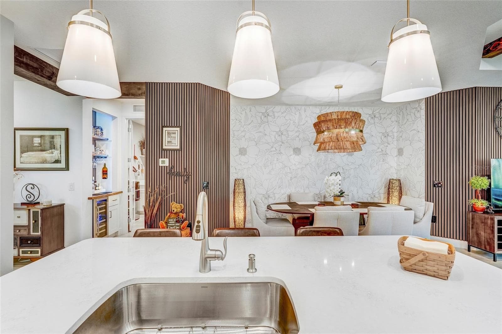 Upgraded Pendant Lighting - 10233 LAKE WALES CIR, SARASOTA