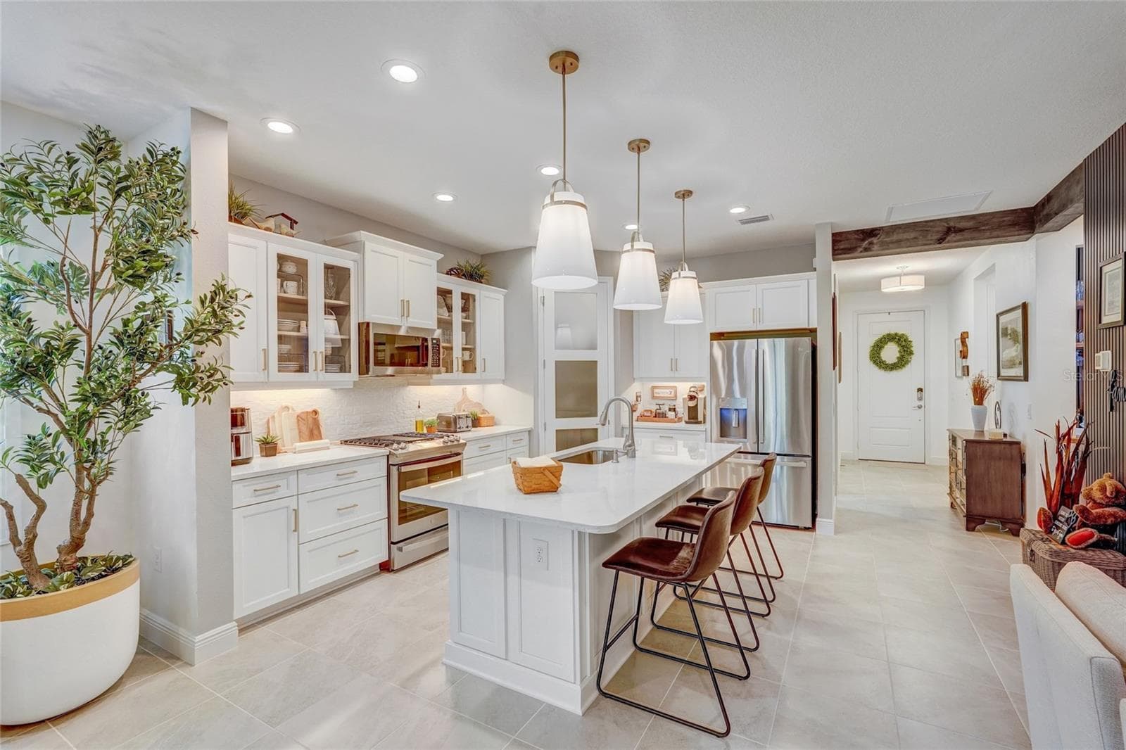 Open Floor Plan - 10233 LAKE WALES CIR, SARASOTA