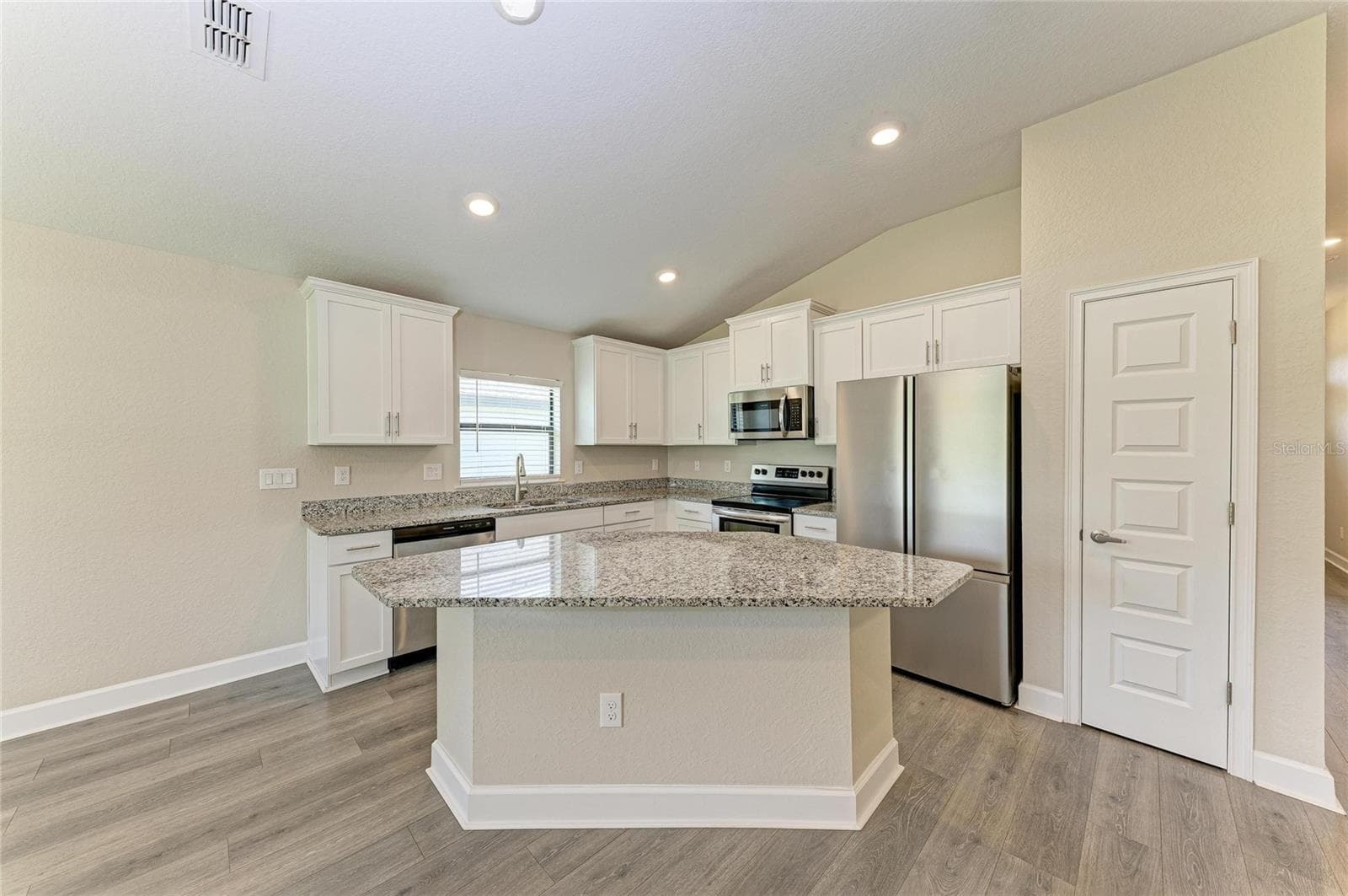 Kitchen - 9421 43RD CT E, PARRISH