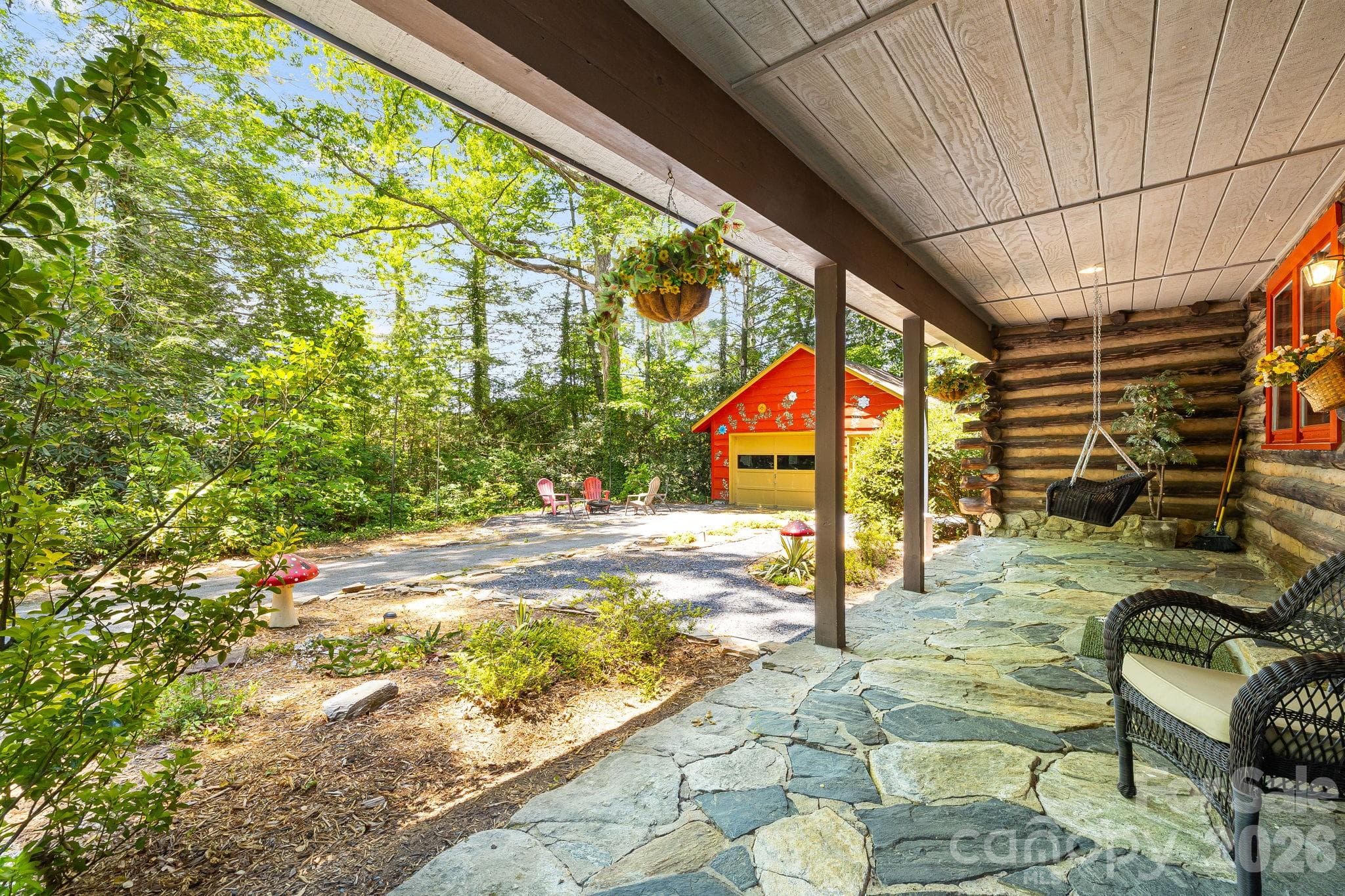Single Family Residence at 128 Tee Off Lane, Hendersonville, photo 6 of 48