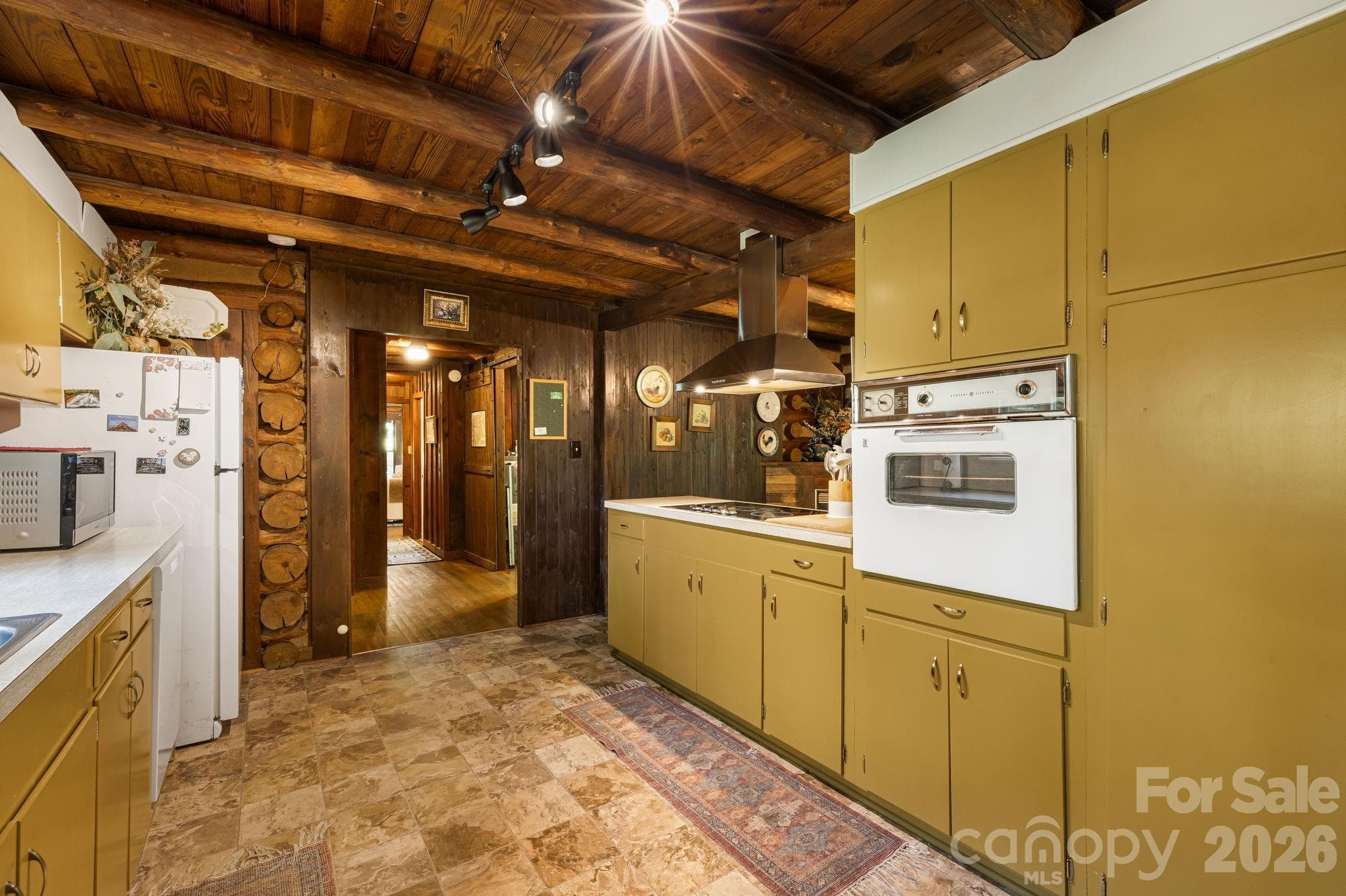 Single Family Residence at 128 Tee Off Lane, Hendersonville, photo 19 of 48
