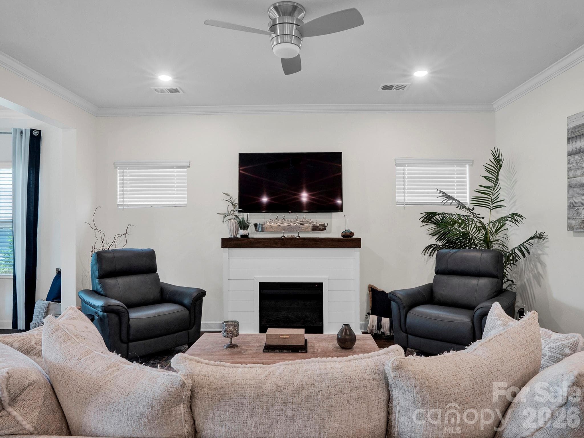 Single Family Residence at 1023 Ellington Downs Way, Wesley Chapel, photo 17 of 41