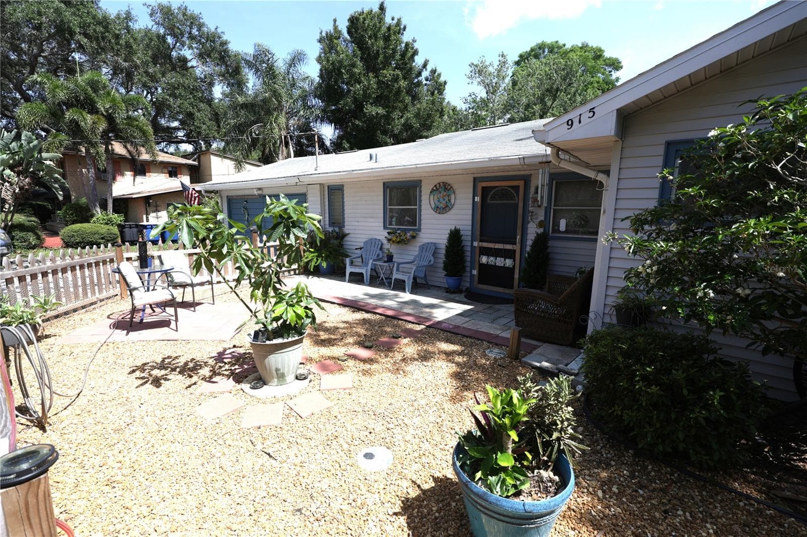 Single Family Residence at 915 DEMPSEY ST, CLEARWATER, photo 3 of 28