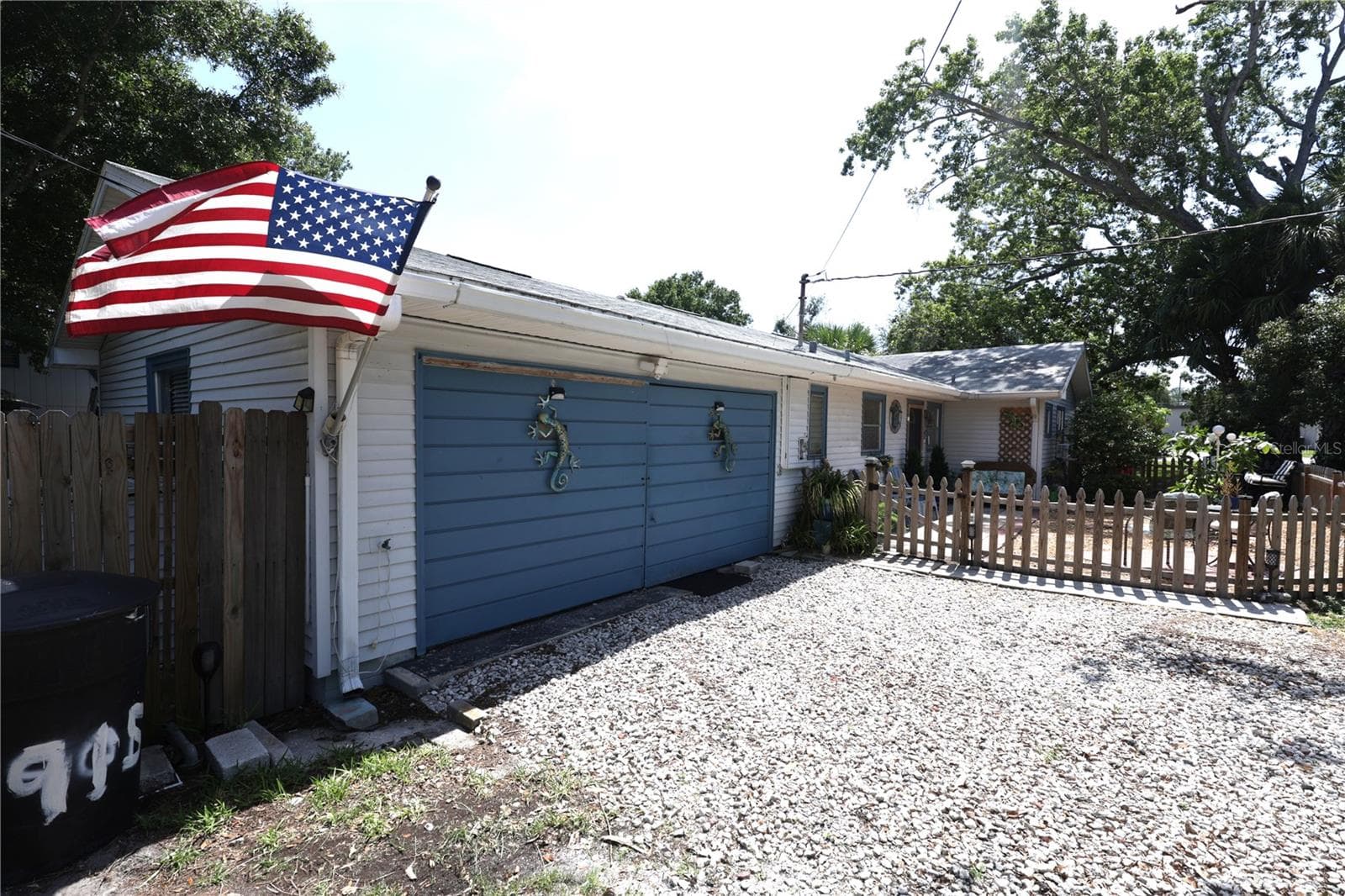 Single Family Residence at 915 DEMPSEY ST, CLEARWATER, photo 4 of 28
