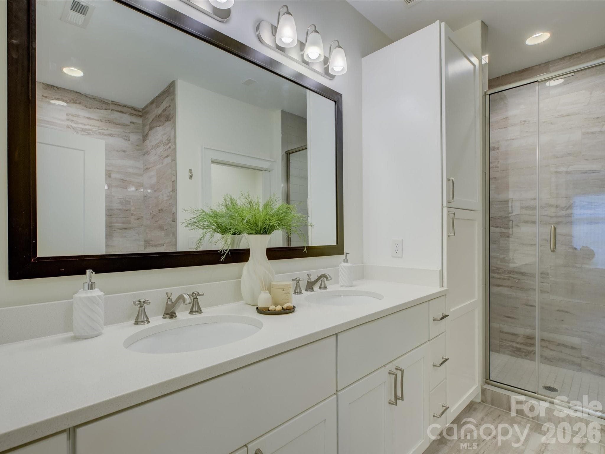 Townhouse at 335 E Tremont Avenue, Charlotte, photo 22 of 40