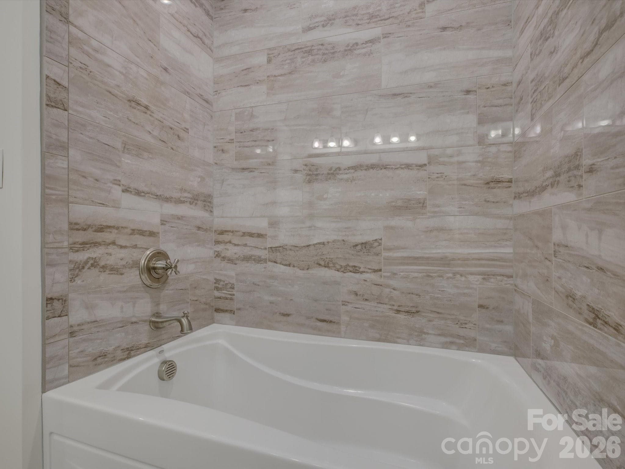 Townhouse at 335 E Tremont Avenue, Charlotte, photo 24 of 40