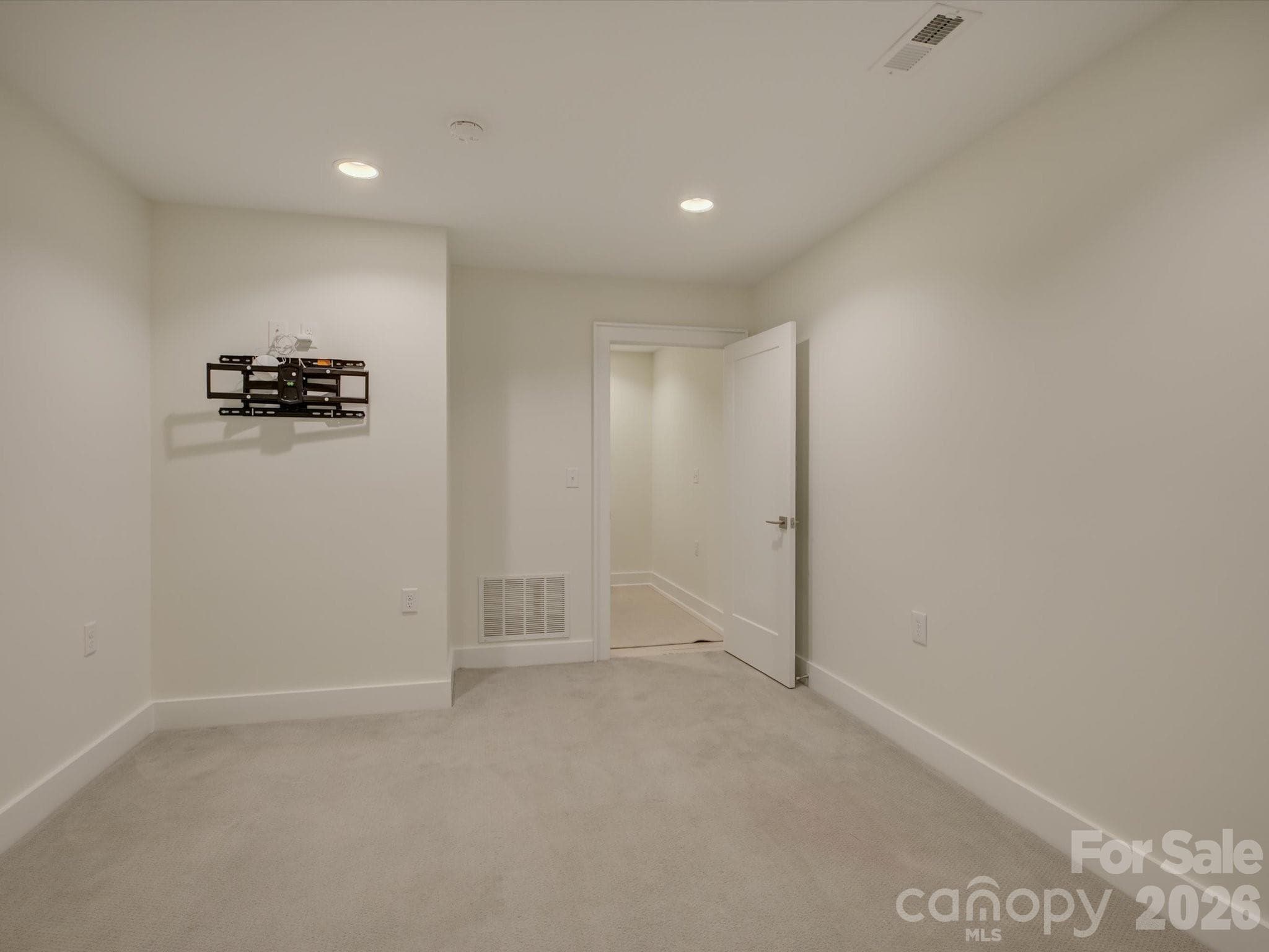 Townhouse at 335 E Tremont Avenue, Charlotte, photo 36 of 40