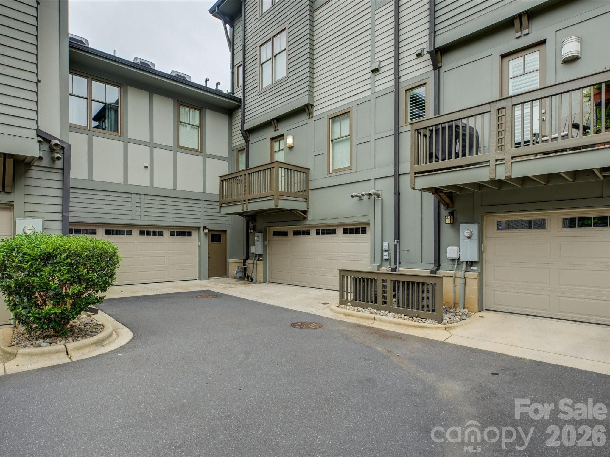 Townhouse at 335 E Tremont Avenue, Charlotte, photo 37 of 40