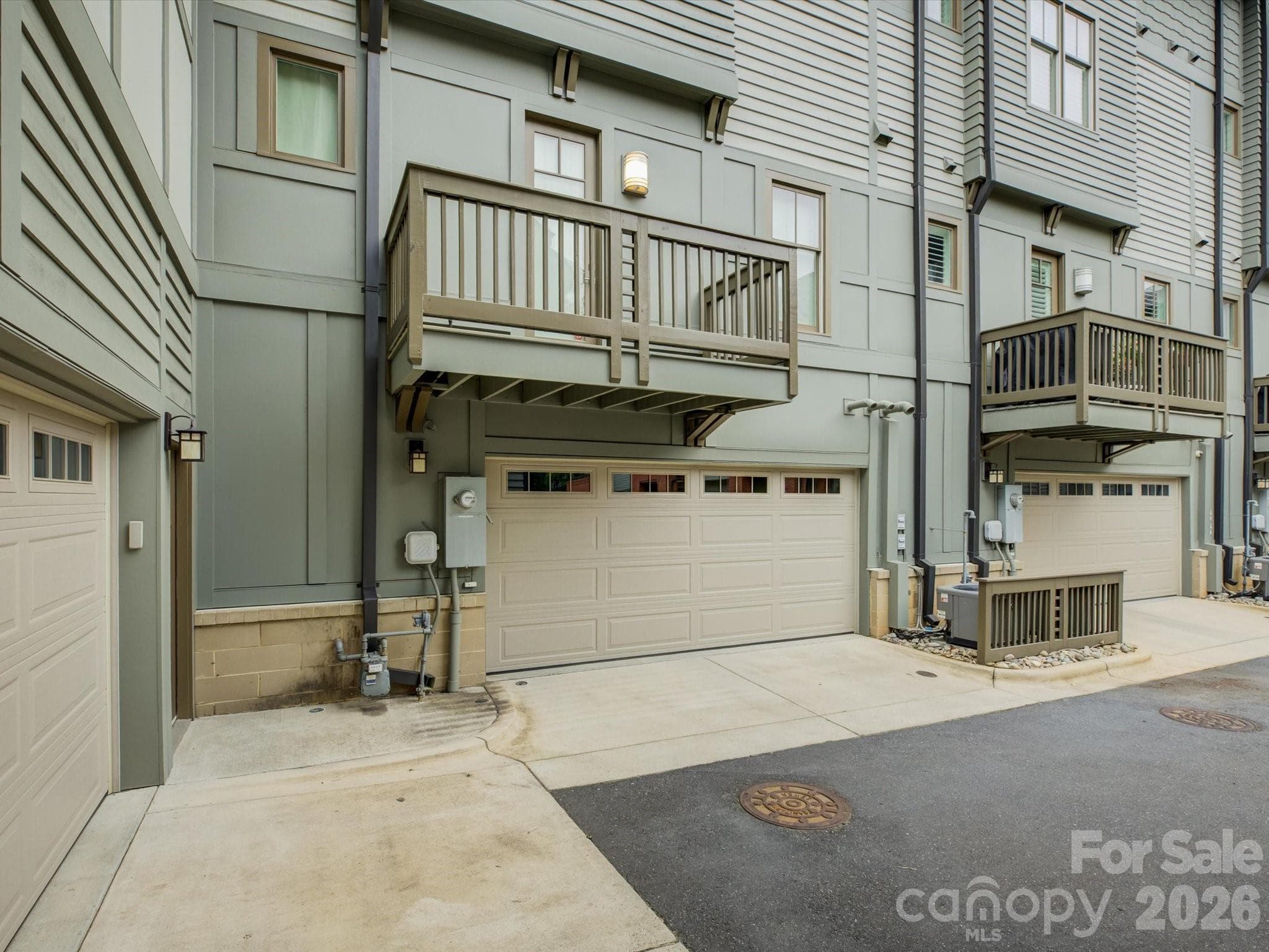 Townhouse at 335 E Tremont Avenue, Charlotte, photo 38 of 40