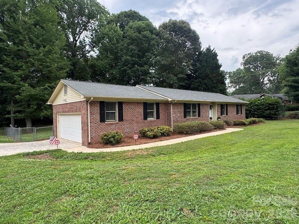 2 car garage - Huntersville