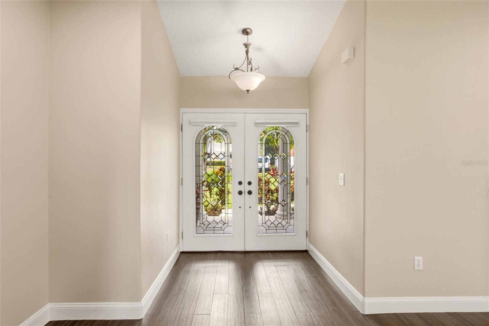 Guest house foyer entry - 7524 WESTMORELAND DR, SARASOTA