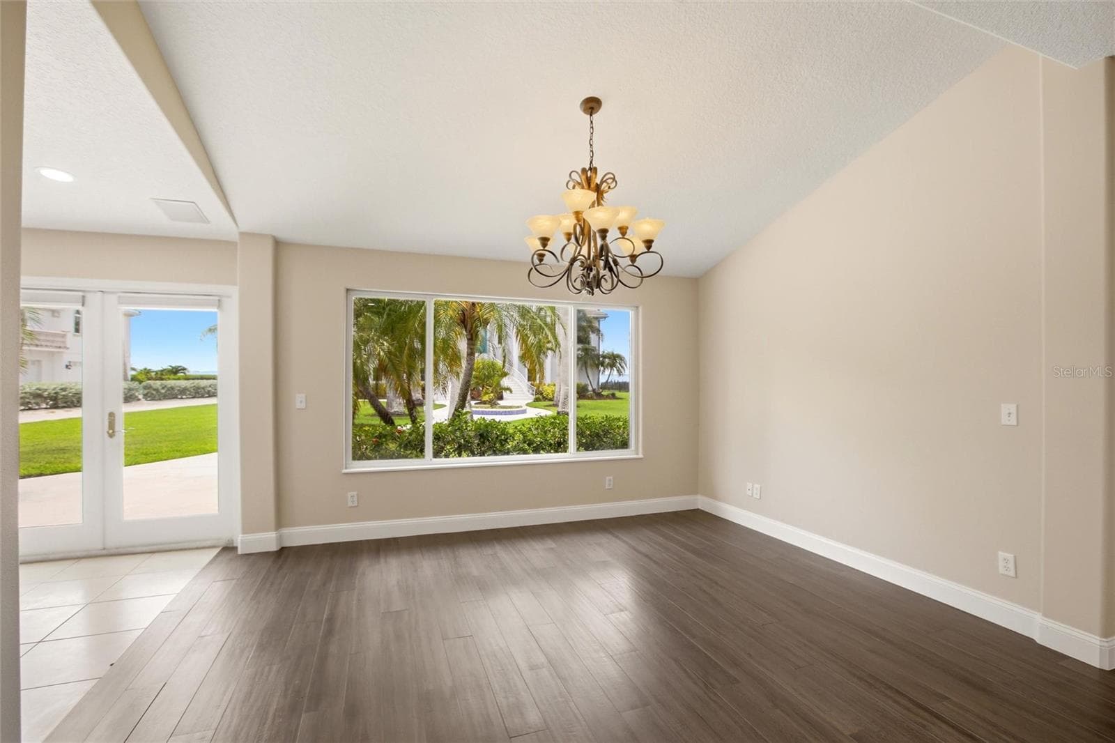 Guest house dining room - 7524 WESTMORELAND DR, SARASOTA