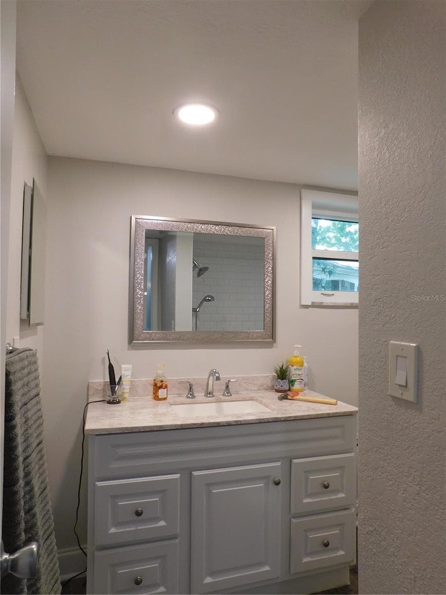 Remodeled 2nd Bath - 8020 HUNTERS WHIP ROW, HUDSON