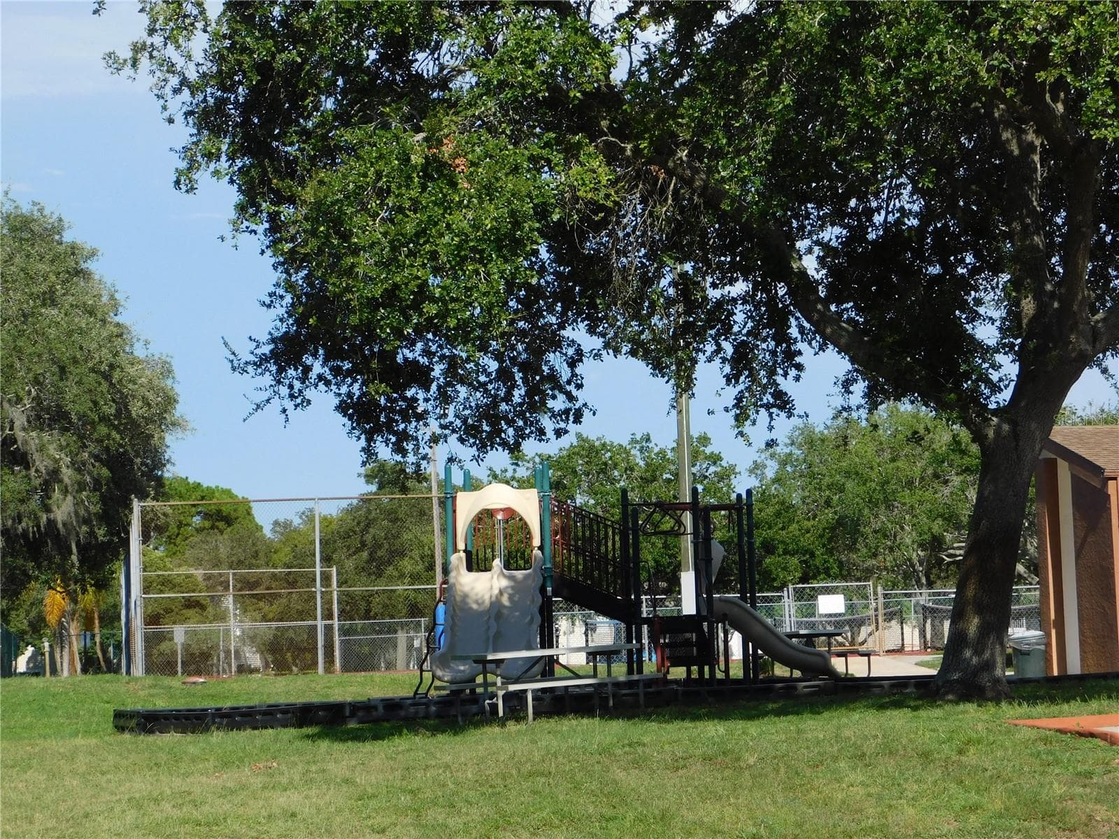 Community Amenities - 8020 HUNTERS WHIP ROW, HUDSON