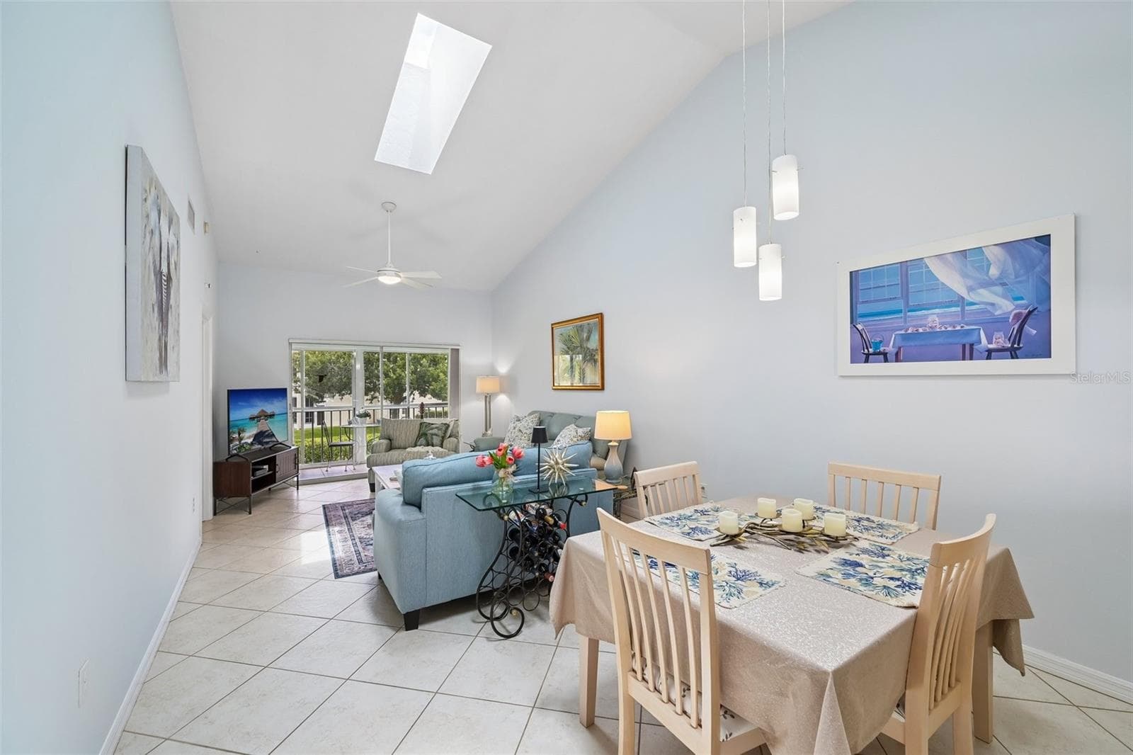 Vaulted ceilings make space feel Large! - 1041 CAPRI ISLES BLVD #209, VENICE