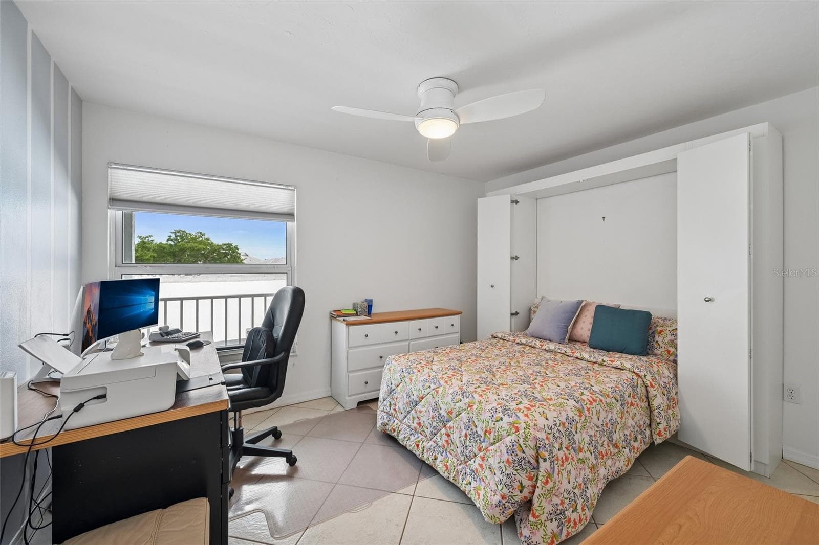 Fold Murphy bed up for more space when not needed - 1041 CAPRI ISLES BLVD #209, VENICE