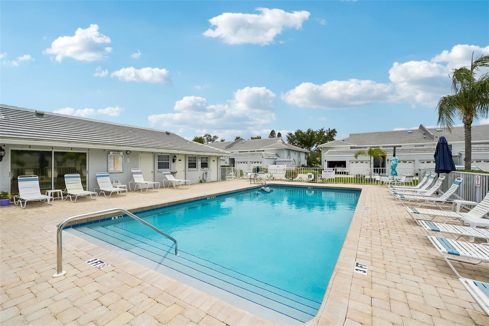 Community Pool - 1041 CAPRI ISLES BLVD #209, VENICE