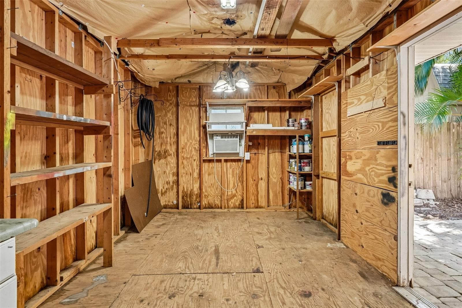 Detached workshop with shelving and A/C - 3924 W BAY VIEW AVE, TAMPA