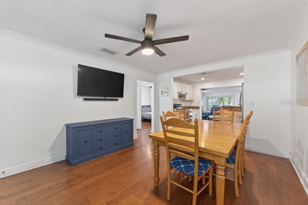 Single Family Residence at 1715 S HUBERT AVE, TAMPA, photo 7 of 59