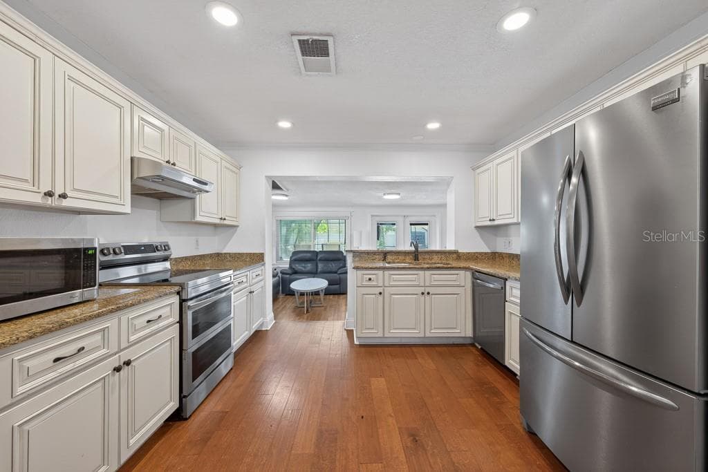 Single Family Residence at 1715 S HUBERT AVE, TAMPA, photo 10 of 59
