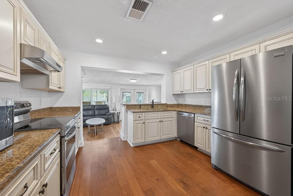 Single Family Residence at 1715 S HUBERT AVE, TAMPA, photo 11 of 59