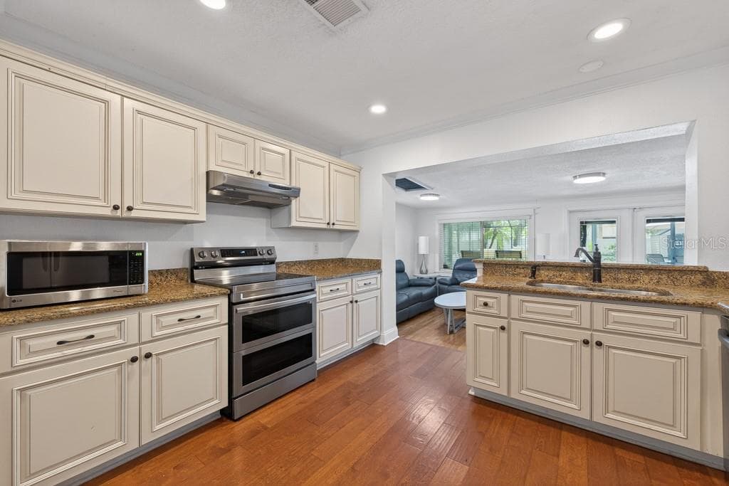 Single Family Residence at 1715 S HUBERT AVE, TAMPA, photo 13 of 59