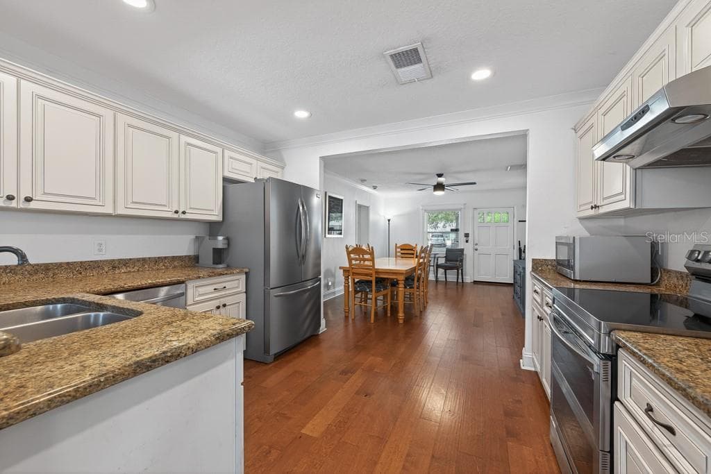 Single Family Residence at 1715 S HUBERT AVE, TAMPA, photo 16 of 59