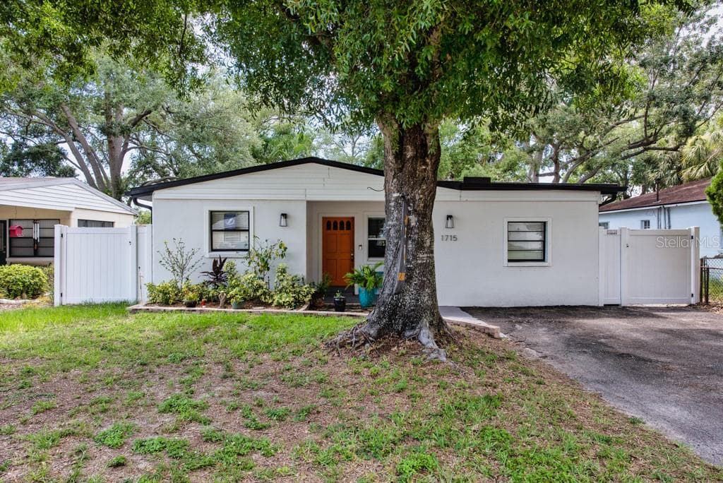 Single Family Residence at 1715 S HUBERT AVE, TAMPA, photo 48 of 59