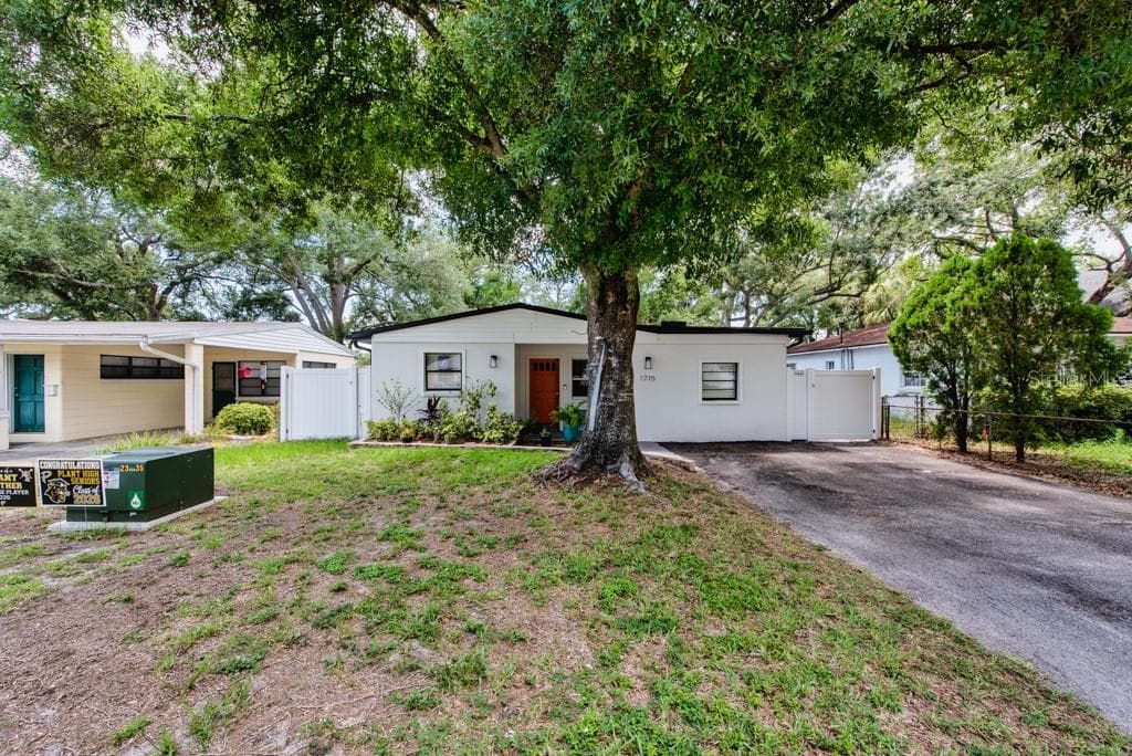 Single Family Residence at 1715 S HUBERT AVE, TAMPA, photo 49 of 59