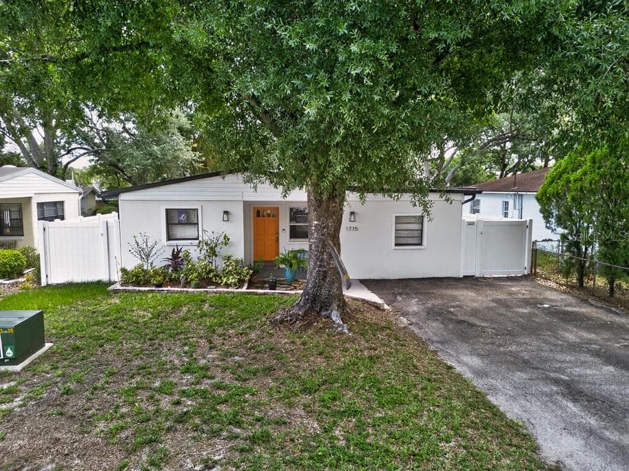 Single Family Residence at 1715 S HUBERT AVE, TAMPA, photo 50 of 59