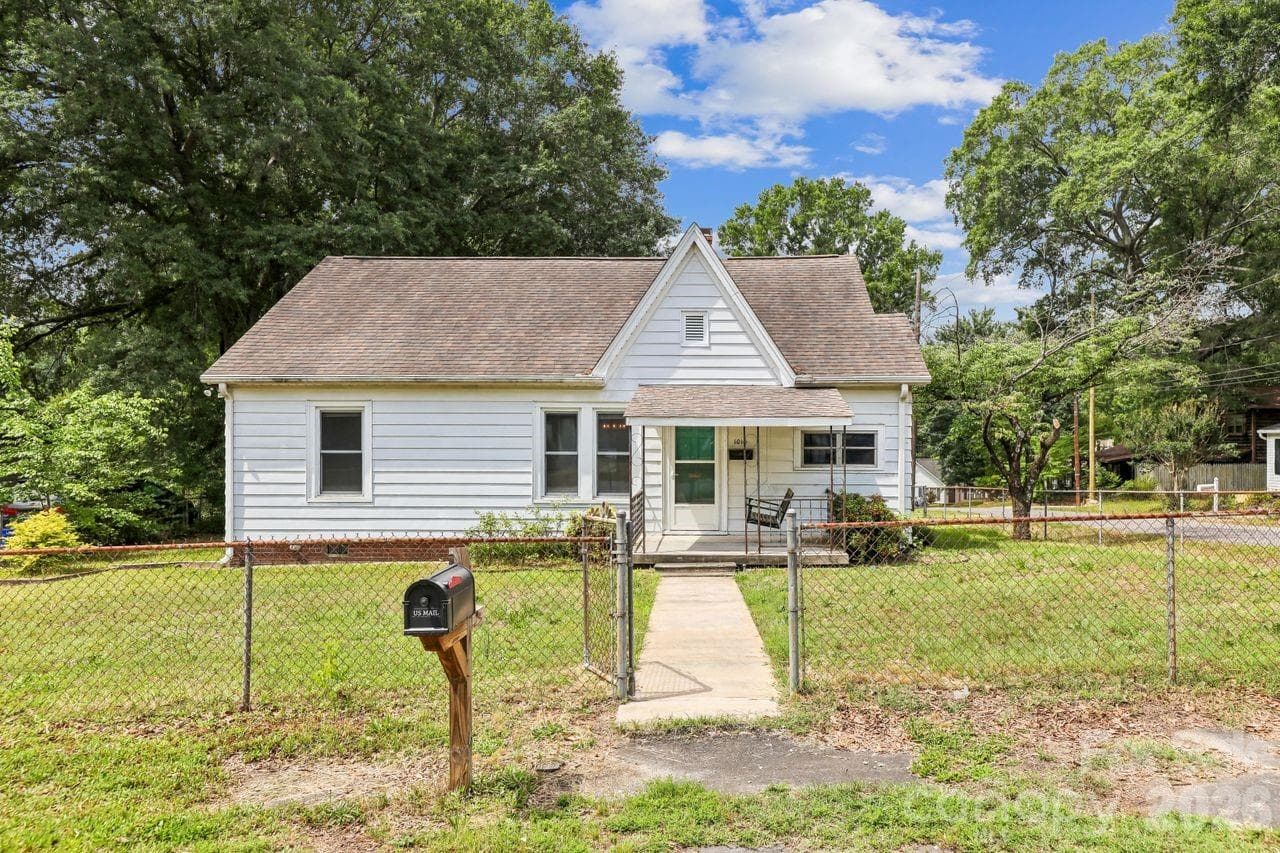 Single Family Residence at Kannapolis, photo 2 of 46