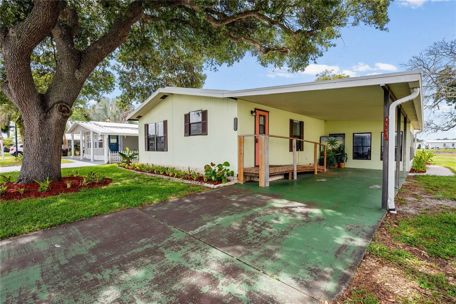 Manufactured Home at 36428 MALIBU WAY, ZEPHYRHILLS, photo 2 of 47