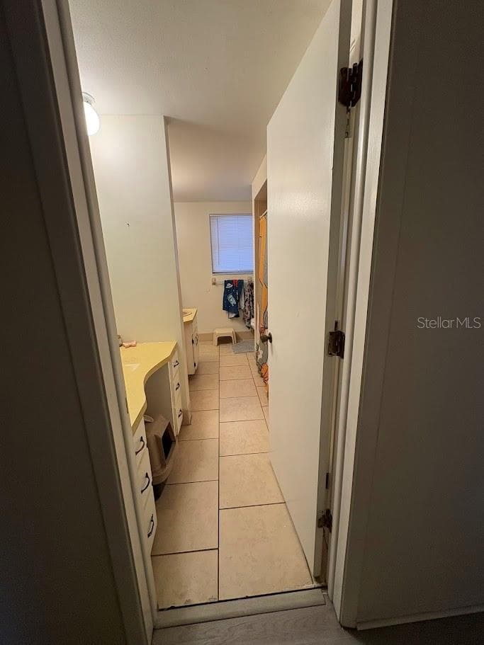 Hallway Bath shared with bedroom #2 - 8220 FOX HOLLOW DR, PORT RICHEY