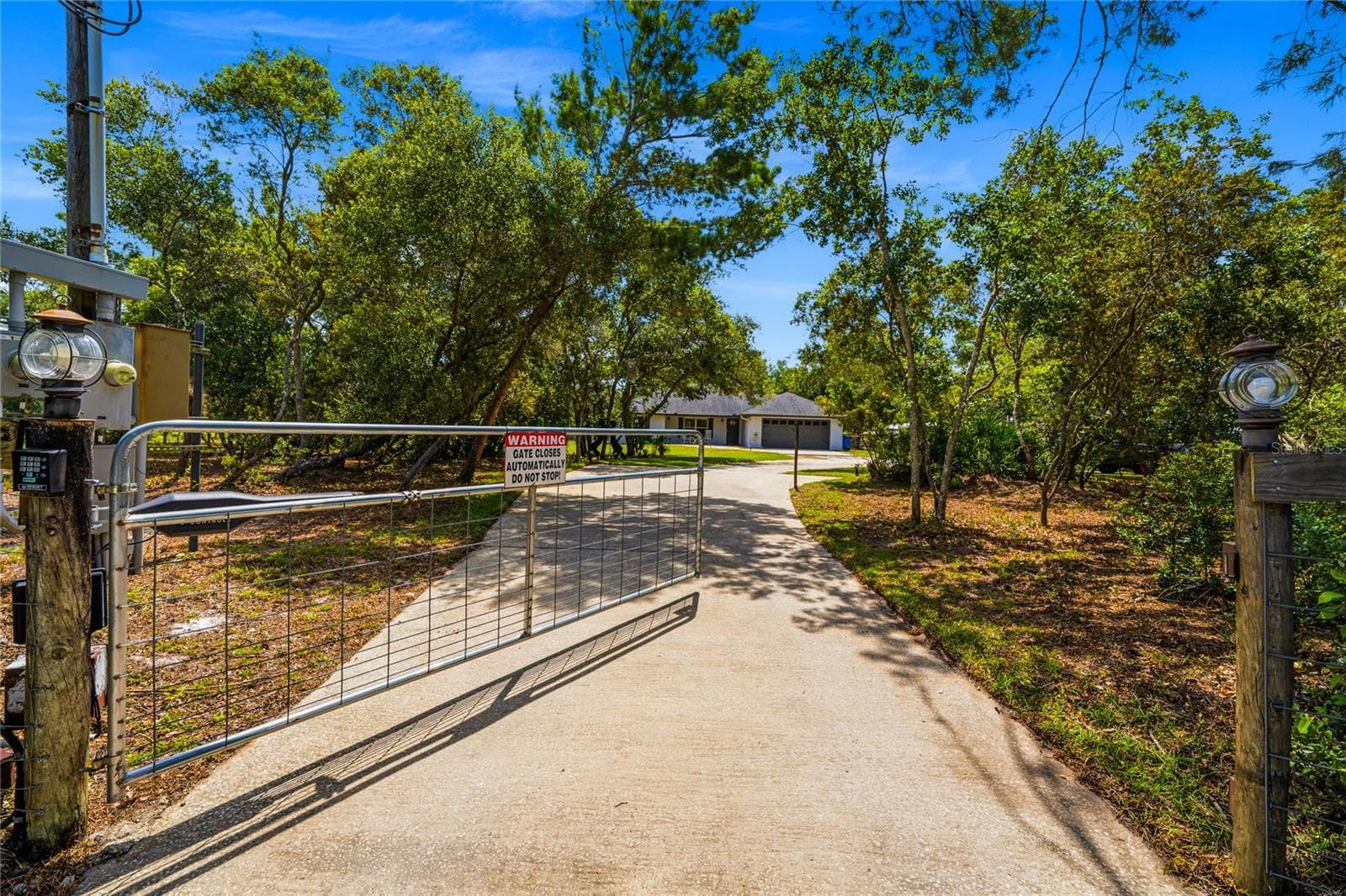 Gate - 135 LINDA SUE DR, LAKE HELEN